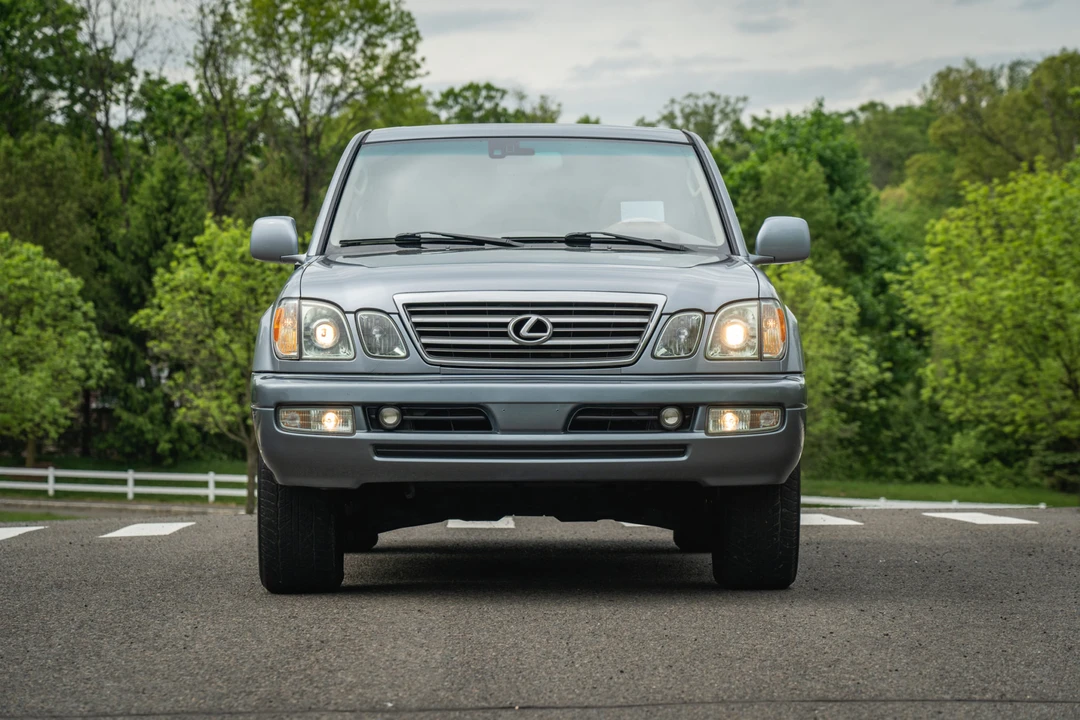 2005 Lexus LX 2nd Gen - Image 12 of 31