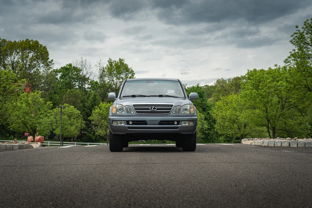 2005 Lexus LX 2nd Gen - Image 11 of 31