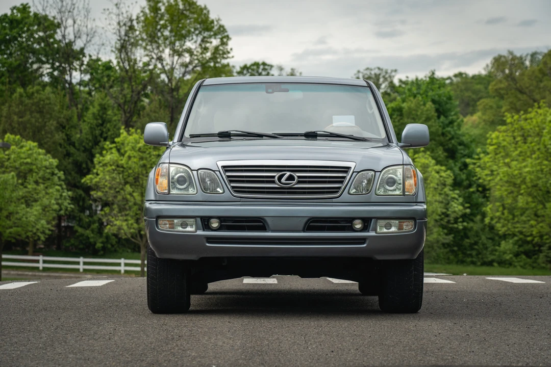2005 Lexus LX 2nd Gen - Image 10 of 31