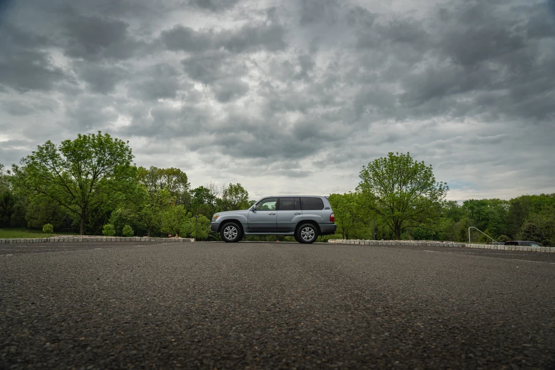 2005 Lexus LX 2nd Gen - Image 8 of 31