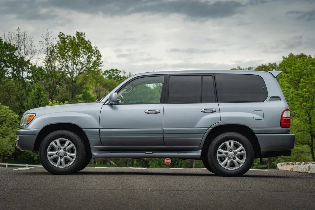 2005 Lexus LX 2nd Gen - Image 7 of 31