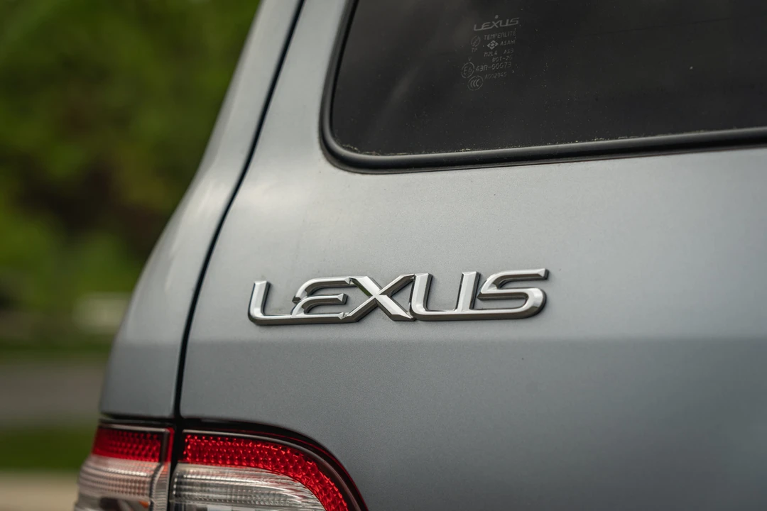 2005 Lexus LX 2nd Gen - Image 28 of 31