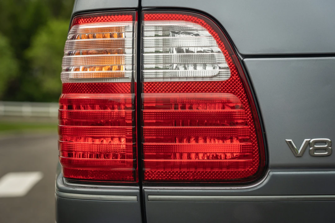 2005 Lexus LX 2nd Gen - Image 31 of 31
