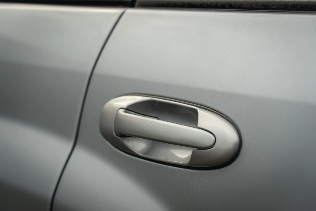 2005 Lexus LX 2nd Gen - Image 21 of 31