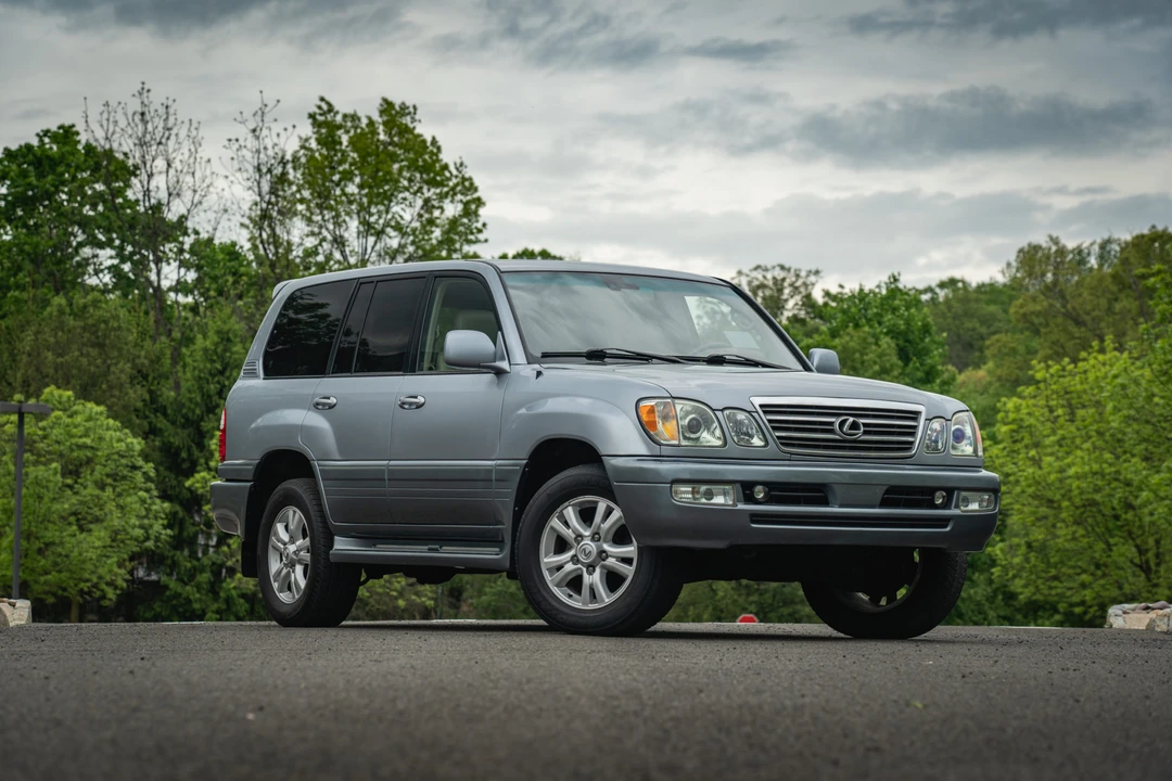 2005 Lexus LX 2nd Gen - Image 2 of 31