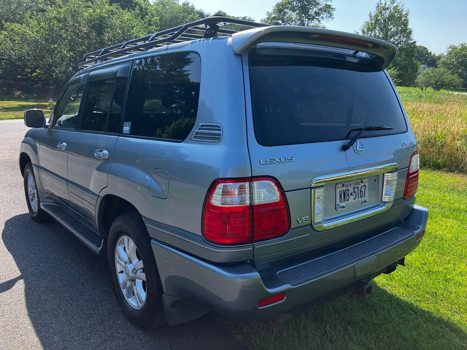 2005 Lexus LX 2nd Gen - Image 20 of 31