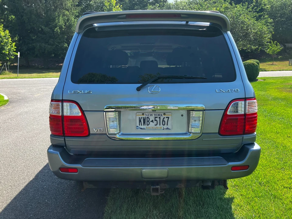 2005 Lexus LX 2nd Gen - Image 17 of 31