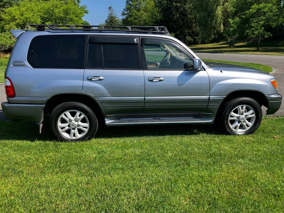 2005 Lexus LX 2nd Gen - Image 12 of 31