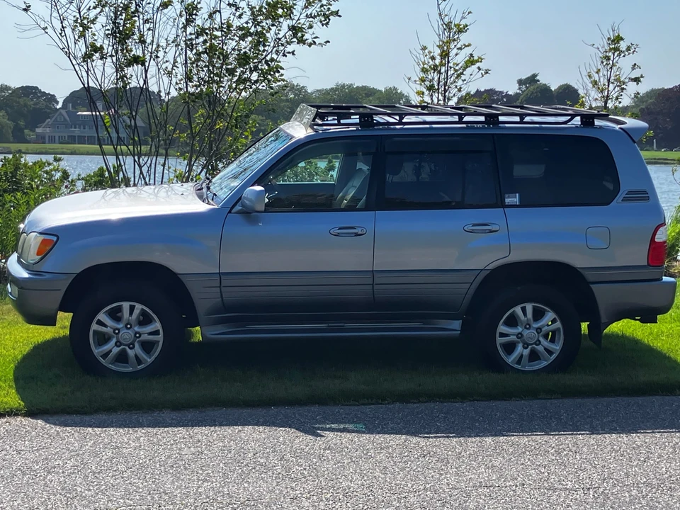 2005 Lexus LX 2nd Gen - Image 23 of 31