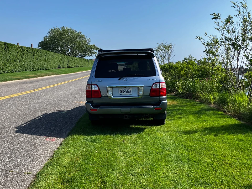 2005 Lexus LX 2nd Gen - Image 18 of 31