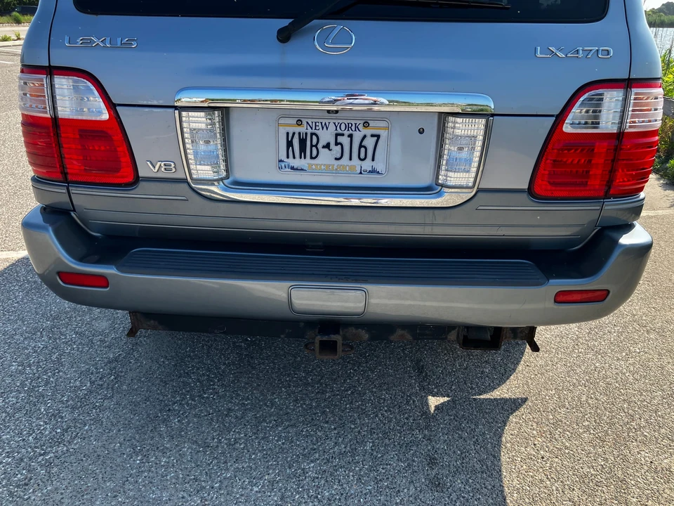 2005 Lexus LX 2nd Gen - Image 26 of 31