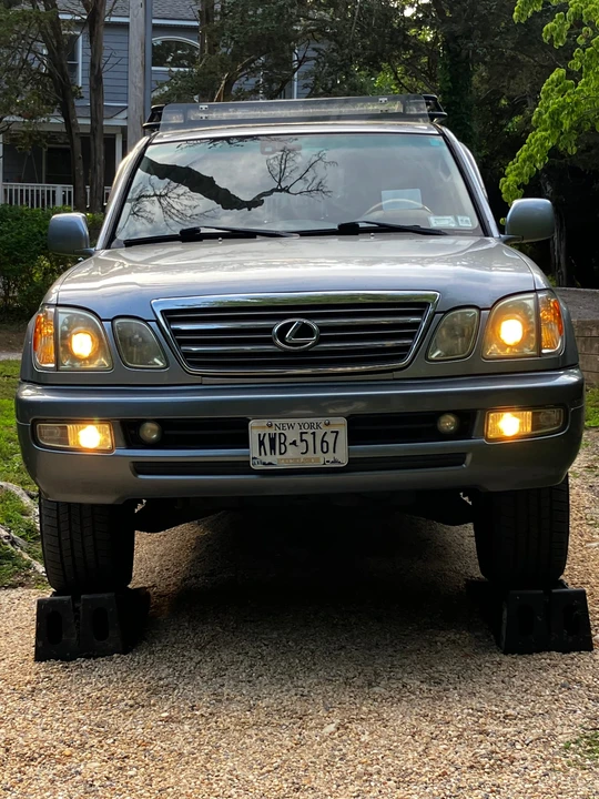 2005 Lexus LX 2nd Gen - Image 24 of 31