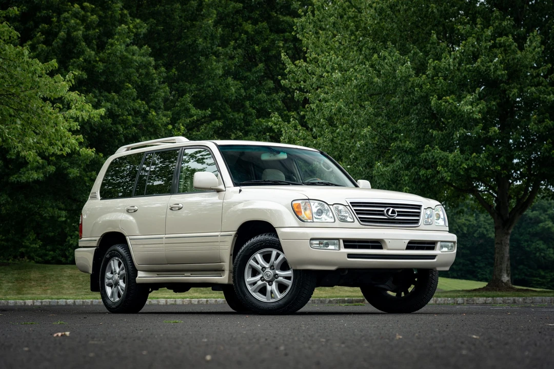 2005 Lexus LX 2nd Gen - Image 2 of 31