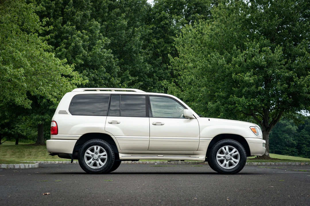 2005 Lexus LX 2nd Gen - Image 3 of 31