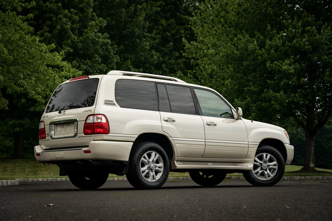 2005 Lexus LX 2nd Gen - Image 4 of 31