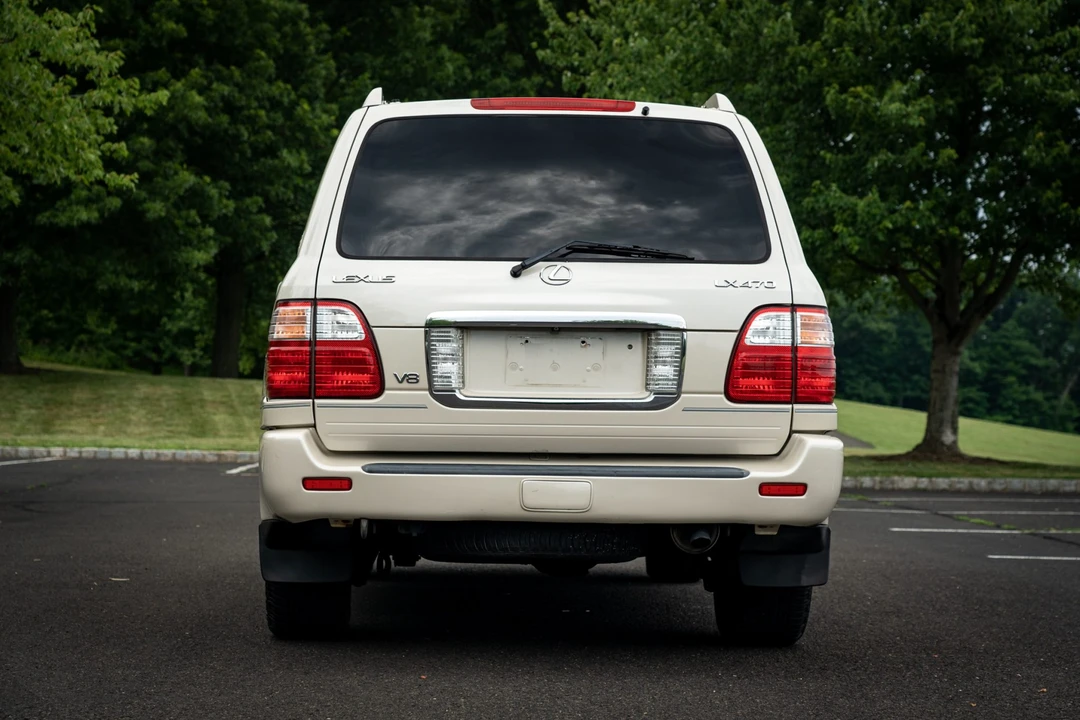 2005 Lexus LX 2nd Gen - Image 5 of 31