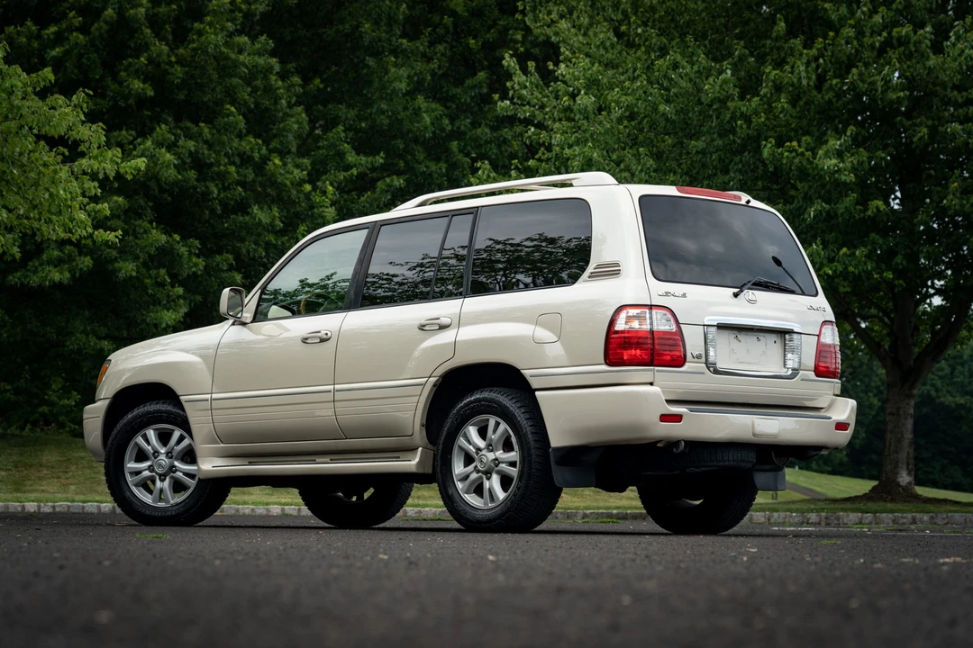 2005 Lexus LX 2nd Gen - Image 7 of 31