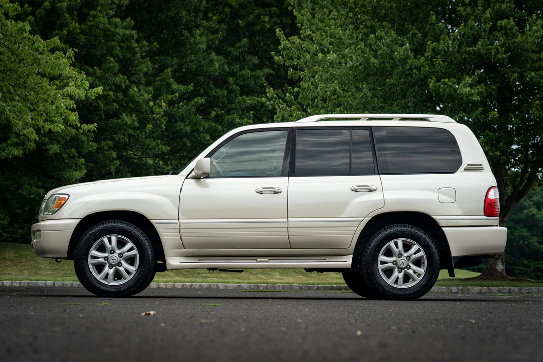 2005 Lexus LX 2nd Gen - Image 8 of 31