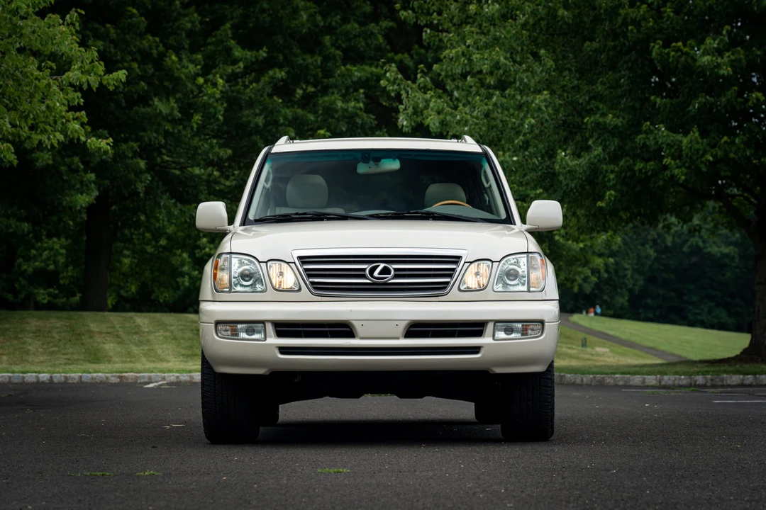 2005 Lexus LX 2nd Gen - Image 10 of 31