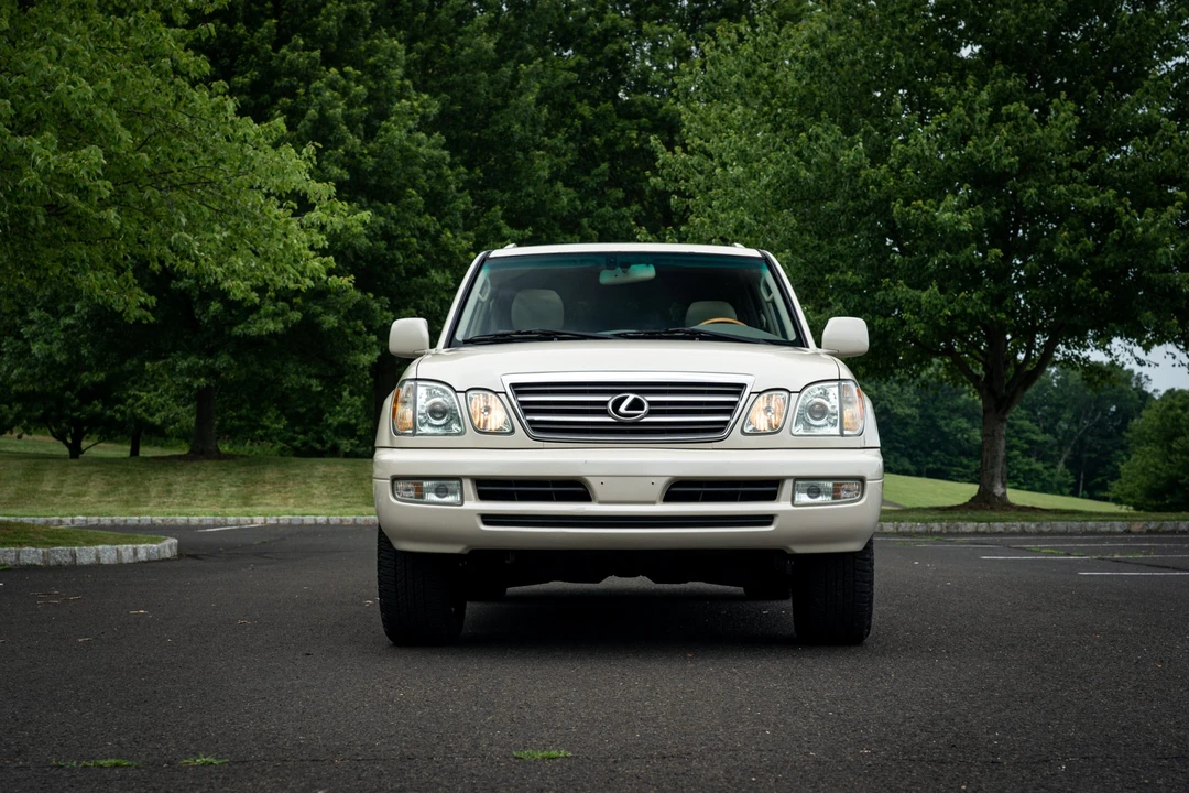 2005 Lexus LX 2nd Gen - Image 11 of 31