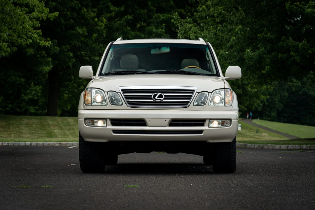 2005 Lexus LX 2nd Gen - Image 12 of 31