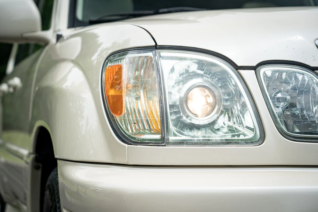 2005 Lexus LX 2nd Gen - Image 13 of 31