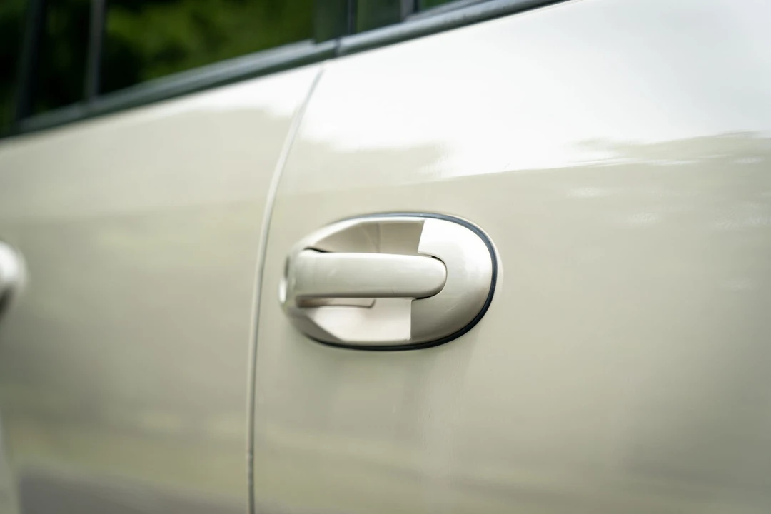 2005 Lexus LX 2nd Gen - Image 15 of 31