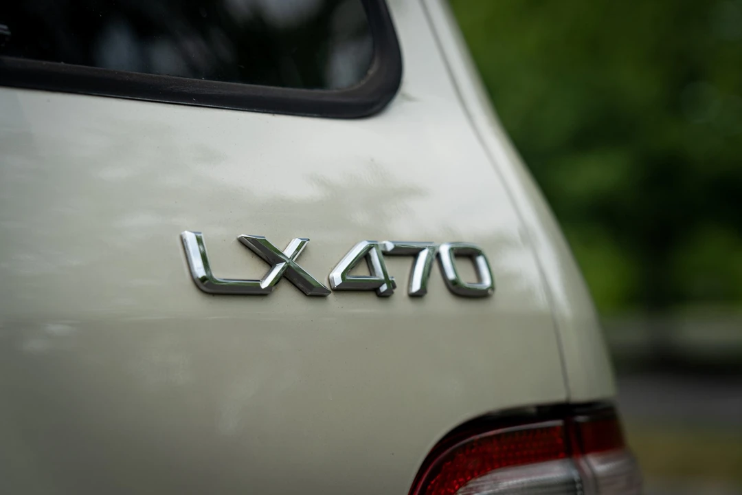 2005 Lexus LX 2nd Gen - Image 17 of 31