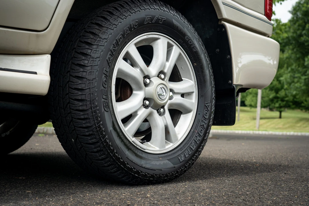 2005 Lexus LX 2nd Gen - Image 22 of 31