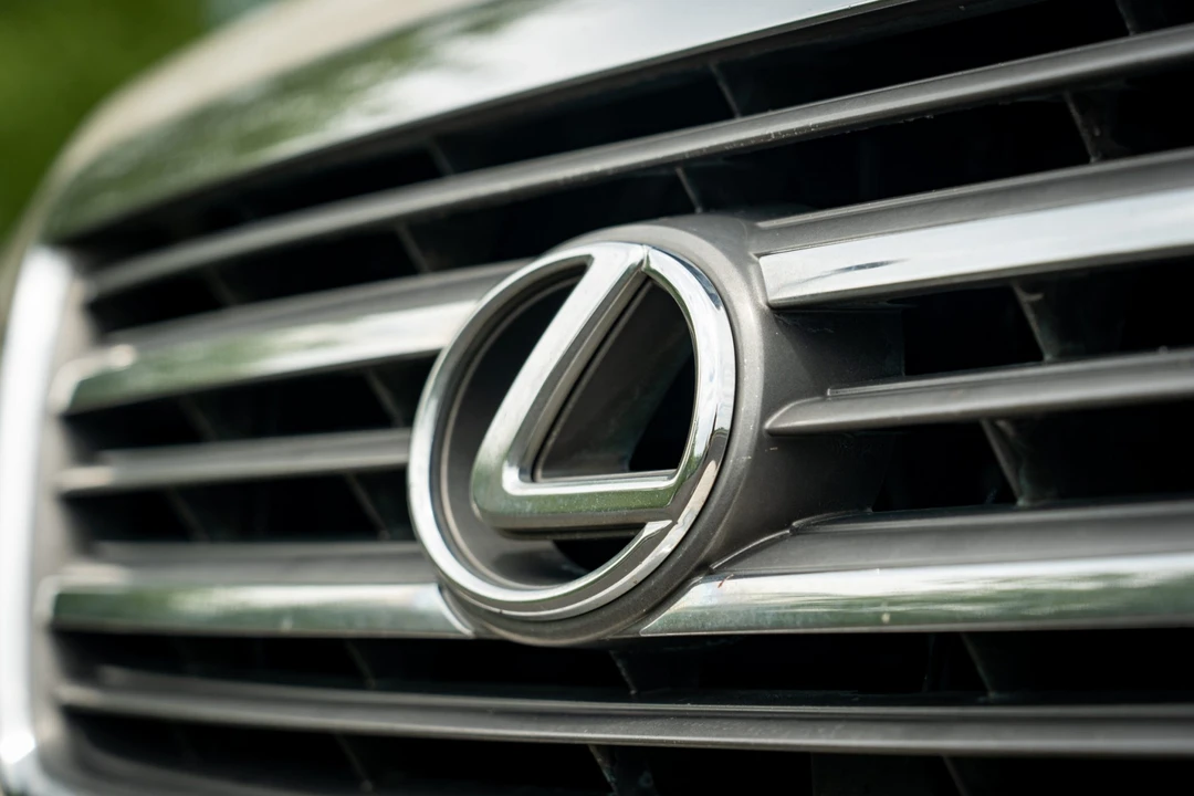 2005 Lexus LX 2nd Gen - Image 14 of 31