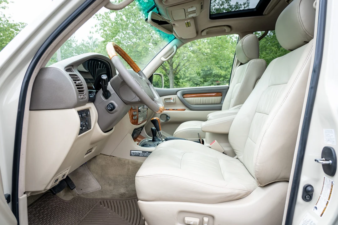 2005 Lexus LX 2nd Gen - Image 30 of 31