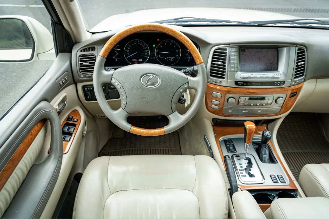 2005 Lexus LX 2nd Gen - Image 29 of 31