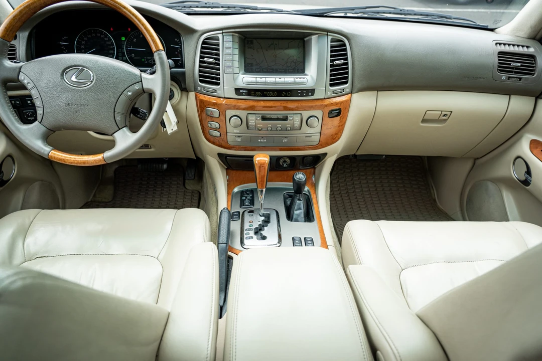 2005 Lexus LX 2nd Gen - Image 28 of 31