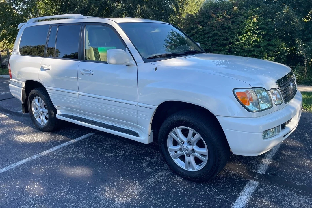 2005 Lexus LX 2nd Gen - Image 18 of 31