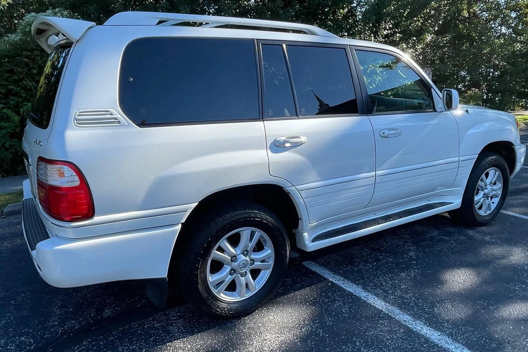 2005 Lexus LX 2nd Gen - Image 15 of 31
