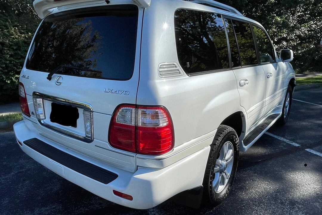 2005 Lexus LX 2nd Gen - Image 14 of 31