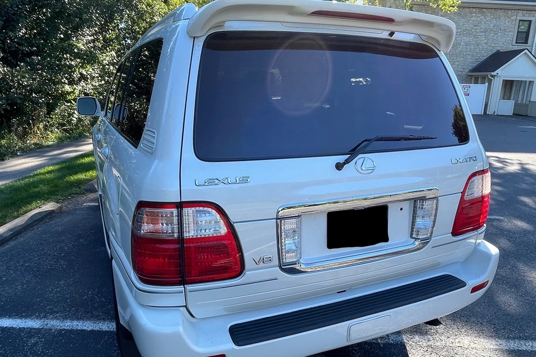 2005 Lexus LX 2nd Gen - Image 12 of 31
