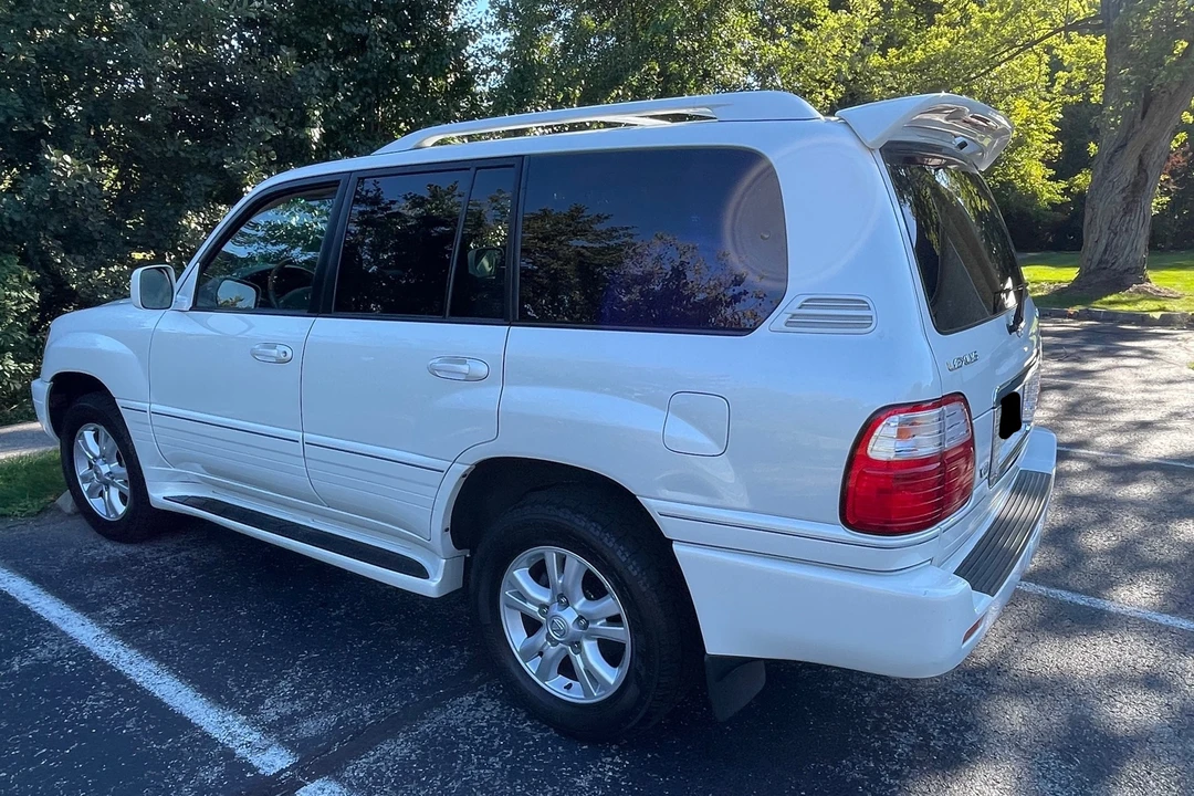 2005 Lexus LX 2nd Gen - Image 7 of 31