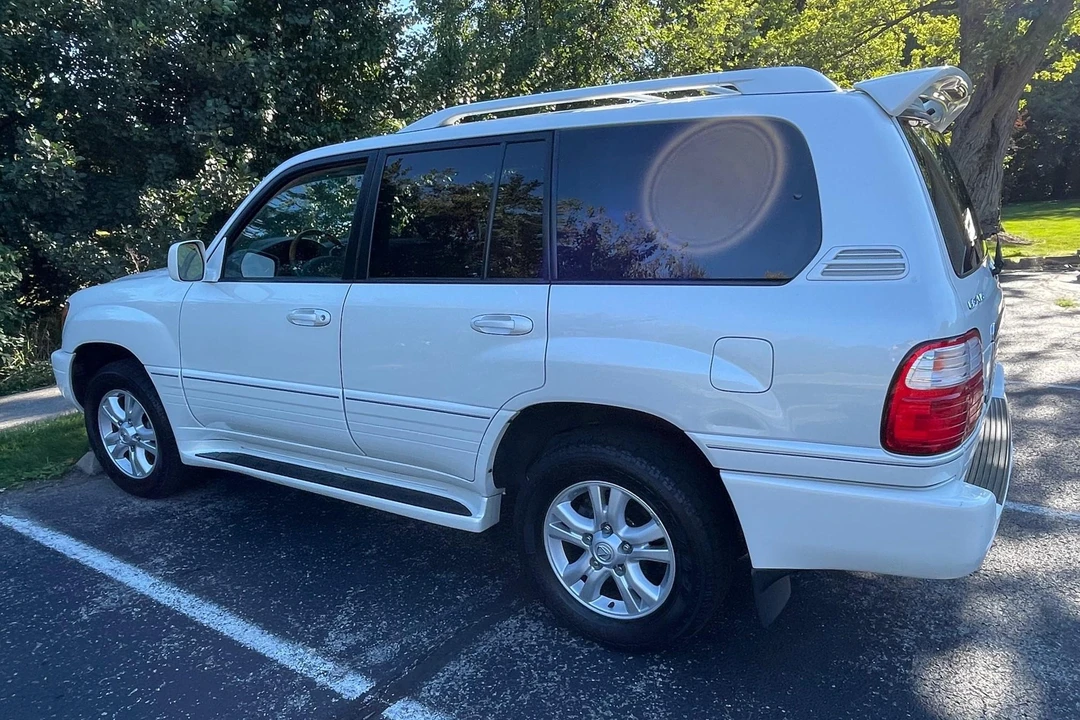 2005 Lexus LX 2nd Gen - Image 6 of 31