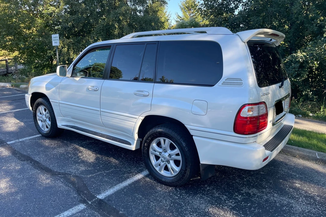 2005 Lexus LX 2nd Gen - Image 8 of 31