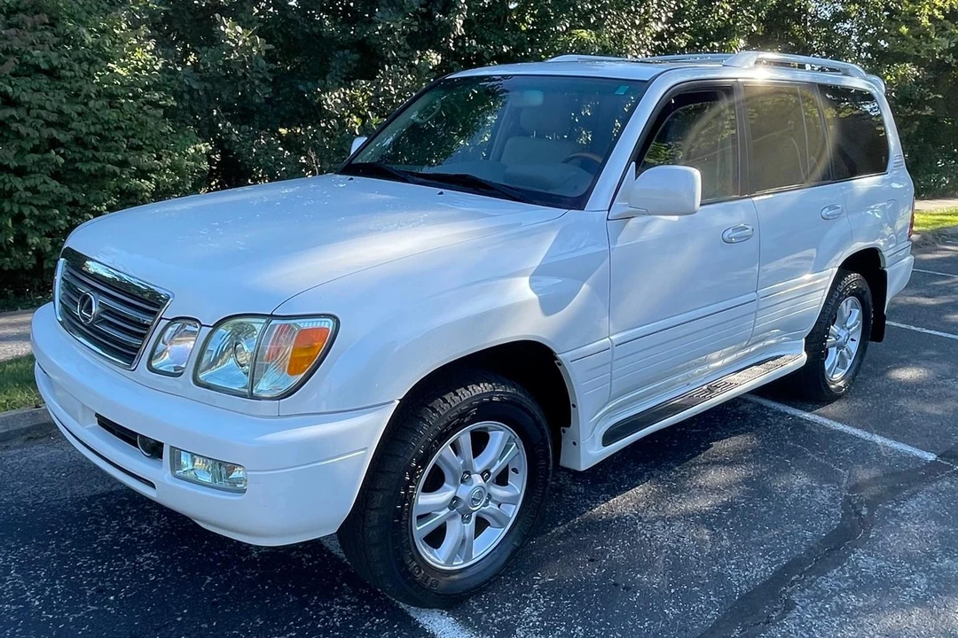 2005 Lexus LX 2nd Gen - Image 2 of 31