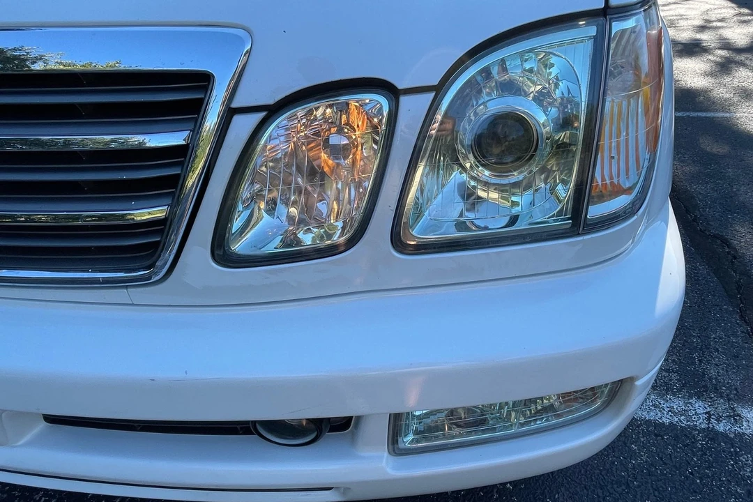 2005 Lexus LX 2nd Gen - Image 26 of 31