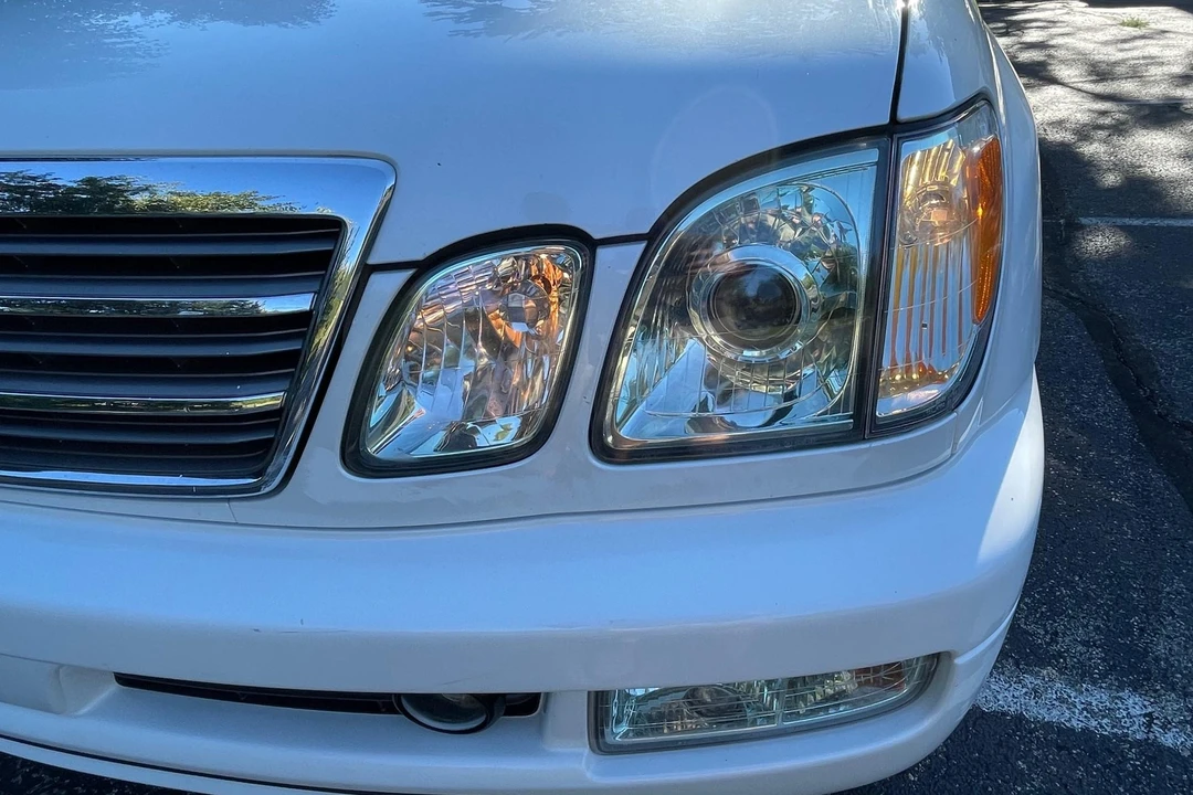 2005 Lexus LX 2nd Gen - Image 27 of 31