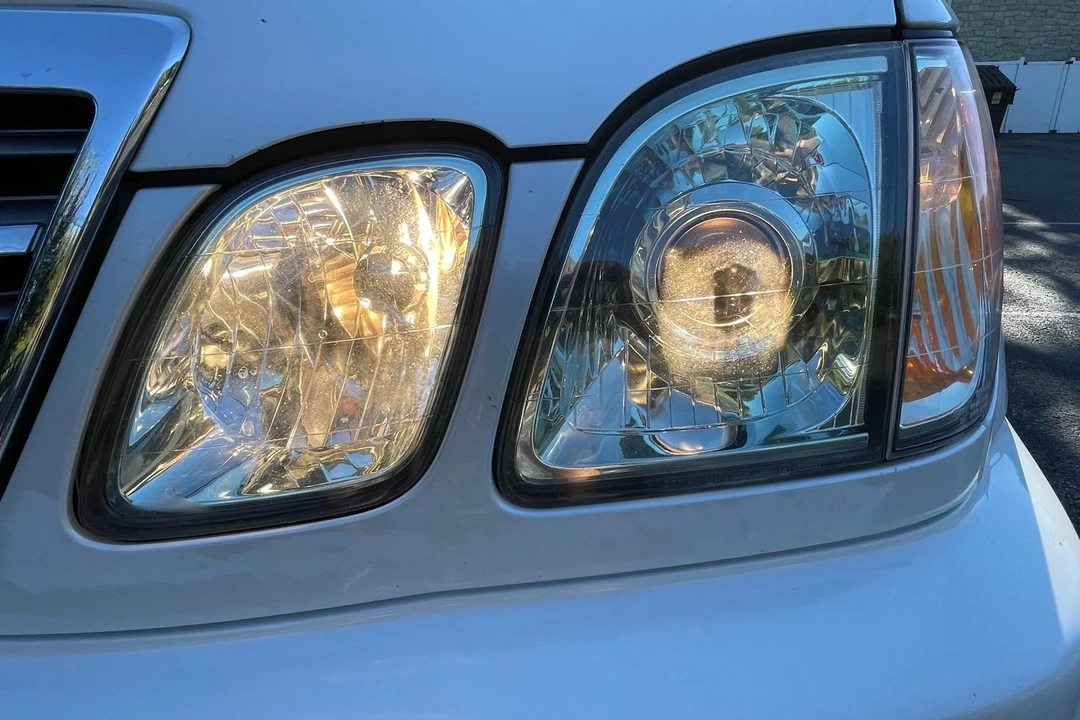2005 Lexus LX 2nd Gen - Image 28 of 31