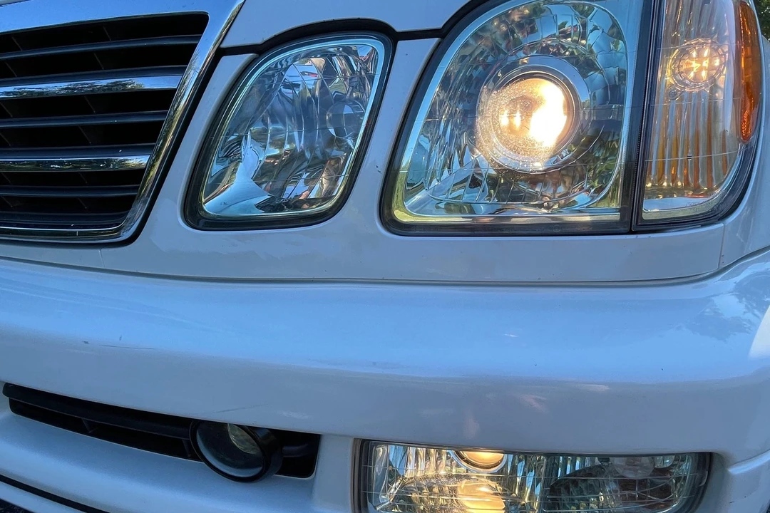 2005 Lexus LX 2nd Gen - Image 29 of 31
