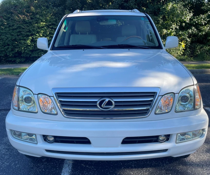 2005 Lexus LX 2nd Gen - Image 22 of 31