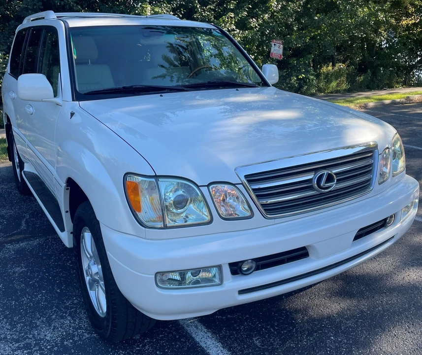 2005 Lexus LX 2nd Gen - Image 19 of 31
