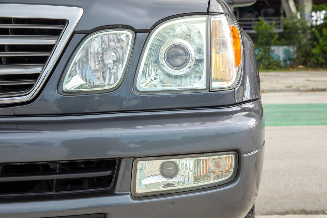 2005 Lexus LX 2nd Gen - Image 23 of 31