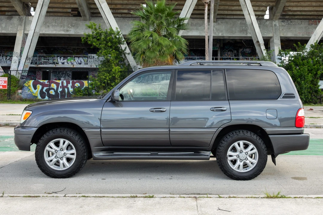 2005 Lexus LX 2nd Gen - Image 8 of 31