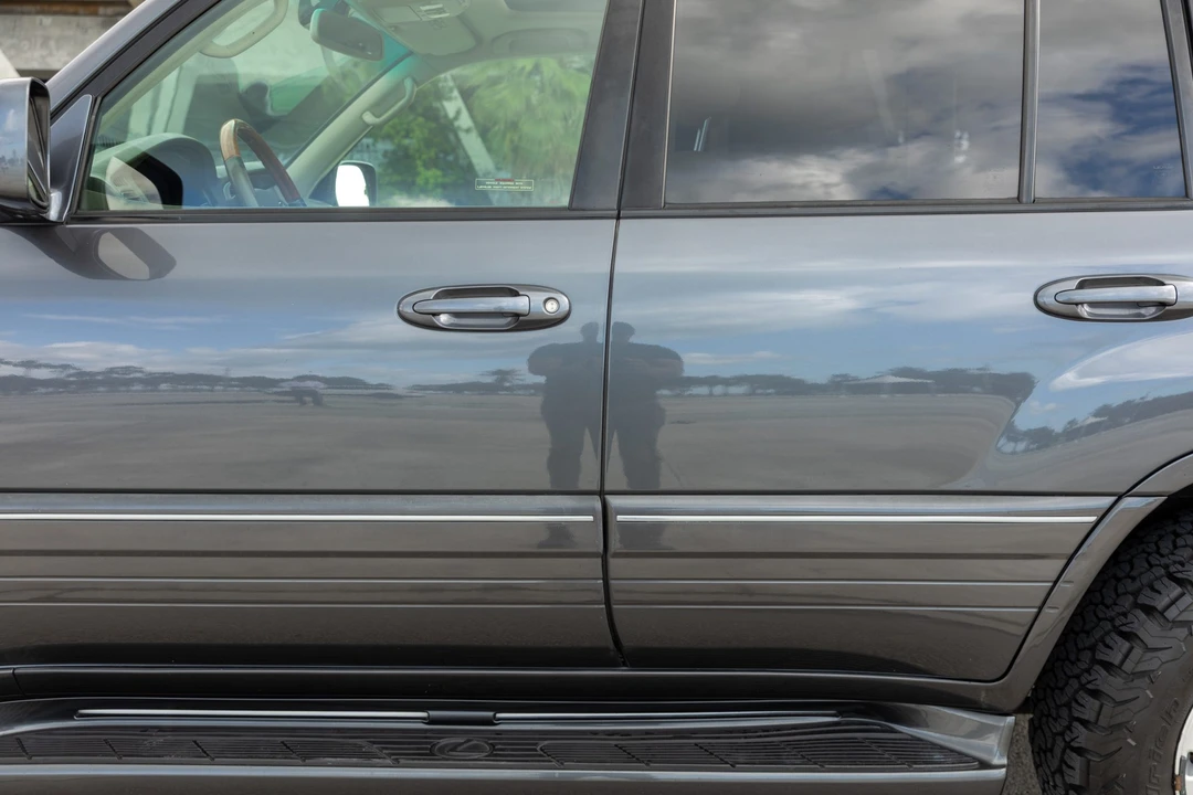 2005 Lexus LX 2nd Gen - Image 17 of 31